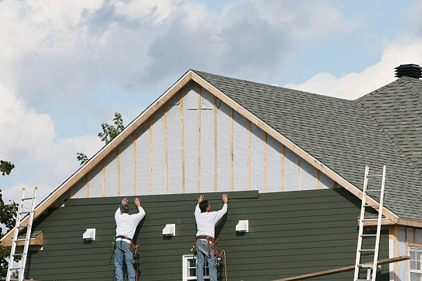 Professional Siding Replacement technician working in Urbana, IL